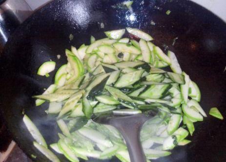 鹅吃黄瓜和角瓜吗,探究鹅对黄瓜与角瓜的喜爱程度