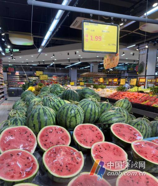 市井拍照夏日吃瓜,镜头下的吃瓜时光