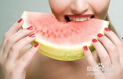 吃瓜吃的引发口角炎,警惕夏日饮食健康陷阱