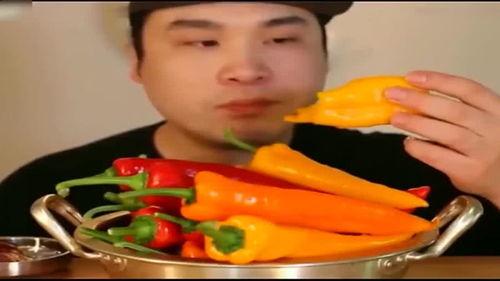 韩国胖哥吃瓜,趣味横生引网友热议