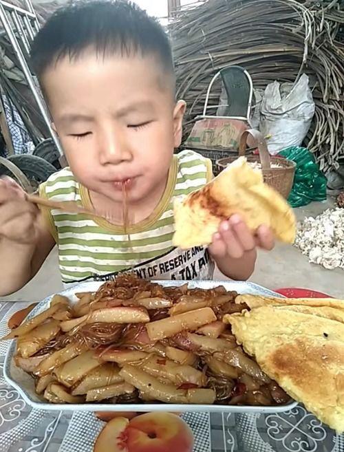 吃瓜小熊东北吃不饱