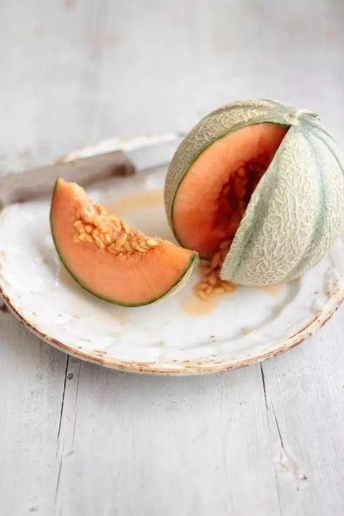 哈密瓜生瓜怎么吃,解锁生瓜美味新境界