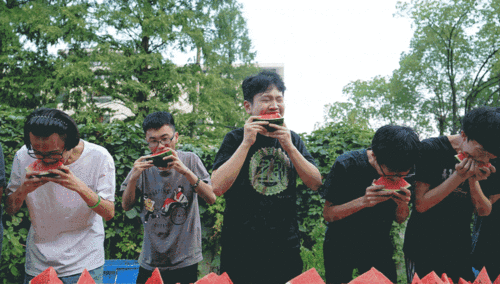 魔幻世界吃瓜群众,吃瓜群众眼中的奇幻风云