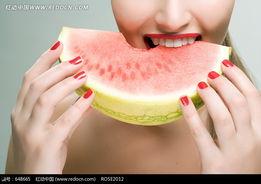 吃蜜瓜的镜头特写,镜头下的甜蜜瞬间