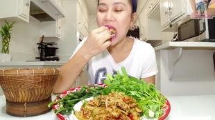 香菜直播吃瓜,趣味横生引网友热议