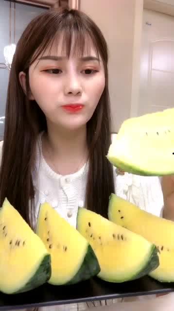 毛小姐吃瓜,毛小姐的瓜田奇遇记