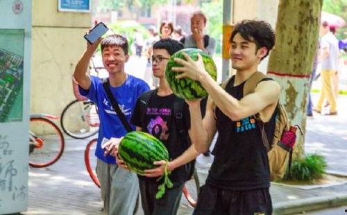 文圣学校老师吃瓜,揭秘校园里的“瓜田”趣闻