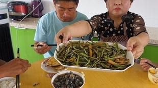 吃瓜配饭,解锁美食与娱乐的双重享受