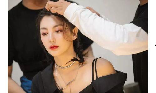 女人发吃瓜,女人发吃瓜背后的真相与内幕