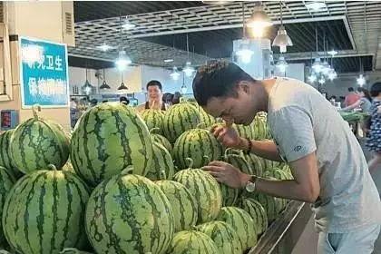 近期商场吃瓜事件