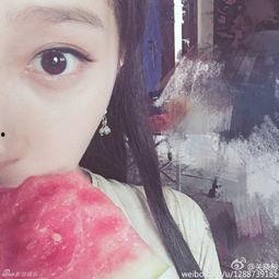 吃瓜图片自拍,我的吃瓜自拍瞬间